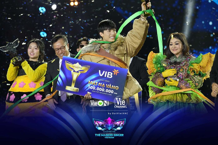 "Voi Bản Đôn" Anh Tú là quán quân "Ca sĩ mặt nạ" mùa 2- Ảnh 7.
"Voi Bản Đôn" Anh Tú là quán quân "Ca sĩ mặt nạ" mùa 2- Ảnh 7.