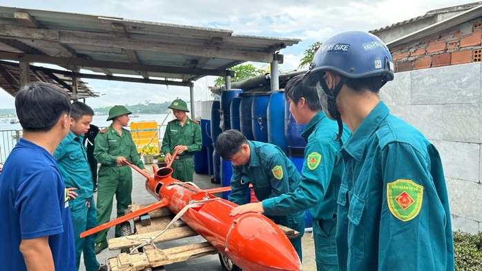 Ngư dân phát hiện vật thể lạ, nghi thiết bị bay không người lái- Ảnh 2.