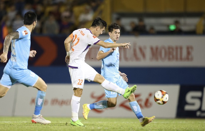 Tiến Linh lại nỗ súng, giúp Bình Dương ngược dòng lên đầu bảng V-League 2023- Ảnh 4. Tiến Linh lại nỗ súng, giúp Bình Dương ngược dòng lên đầu bảng V-League 2023- Ảnh 4.