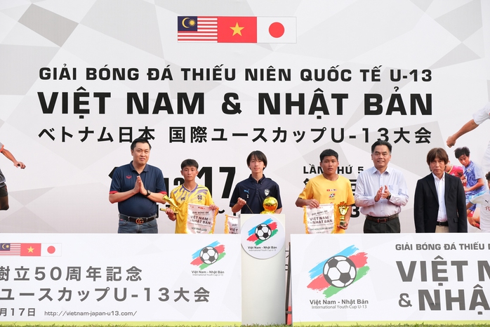 U13 PVF vô địch giải bóng đá quốc tế- Ảnh 2. U13 PVF vô địch giải bóng đá quốc tế- Ảnh 2.