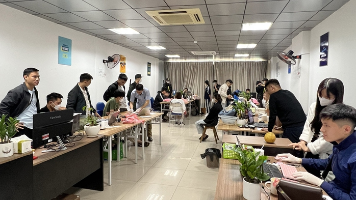Cặp vợ chồng "thổi giá" thuốc cao gấp trăm lần, thu lời gần 75 tỉ đồng- Ảnh 1. Cặp vợ chồng "thổi giá" thuốc cao gấp trăm lần, thu lời gần 75 tỉ đồng- Ảnh 1.