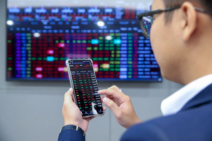 Thị trường chứng khoán không thể bứt phá cùng các thị trường lớn khác khiến giới đầu tư trong nước thất vọng Ảnh: HOÀNG TRIỀU Thị trường chứng khoán không thể bứt phá cùng các thị trường lớn khác khiến giới đầu tư trong nước thất vọng Ảnh: HOÀNG TRIỀU