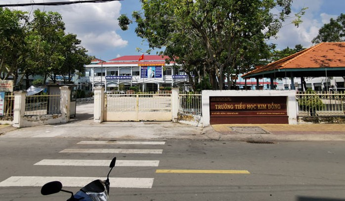 Trường Tiểu học Nam Sa Đéc nay đổi tên thành Trường Tiểu học Kim Đồng, là ngôi trường trọng điểm của Đồng Tháp Trường Tiểu học Nam Sa Đéc nay đổi tên thành Trường Tiểu học Kim Đồng, là ngôi trường trọng điểm của Đồng Tháp