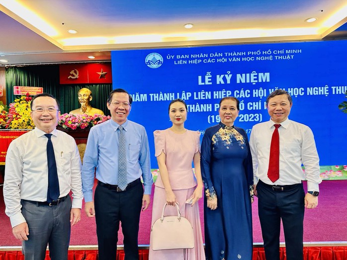 Trang trọng, nghĩa tình lễ Kỷ niệm 60 năm thành lập Liên hiệp các Hội VHNT TP HCM- Ảnh 5. Trang trọng, nghĩa tình lễ Kỷ niệm 60 năm thành lập Liên hiệp các Hội VHNT TP HCM- Ảnh 5.