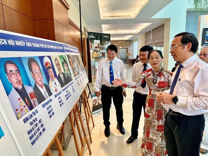 Trang trọng, nghĩa tình lễ Kỷ niệm 60 năm thành lập Liên hiệp các Hội VHNT TP HCM- Ảnh 8. Trang trọng, nghĩa tình lễ Kỷ niệm 60 năm thành lập Liên hiệp các Hội VHNT TP HCM- Ảnh 8.