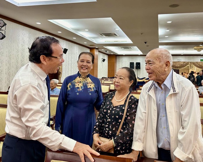 Trang trọng, nghĩa tình lễ Kỷ niệm 60 năm thành lập Liên hiệp các Hội VHNT TP HCM- Ảnh 3. Trang trọng, nghĩa tình lễ Kỷ niệm 60 năm thành lập Liên hiệp các Hội VHNT TP HCM- Ảnh 3.
