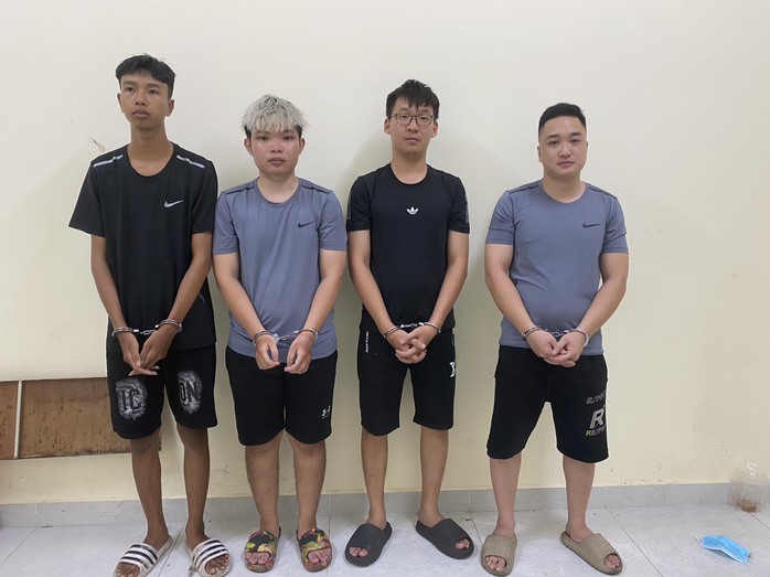 Nhiều bất ổn tại tiệm cầm đồ ở quận 4, TP HCM- Ảnh 2. Nhiều bất ổn tại tiệm cầm đồ ở quận 4, TP HCM- Ảnh 2.