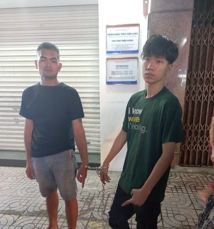 Nhiều bất ổn tại tiệm cầm đồ ở quận 4, TP HCM- Ảnh 1. Nhiều bất ổn tại tiệm cầm đồ ở quận 4, TP HCM- Ảnh 1.