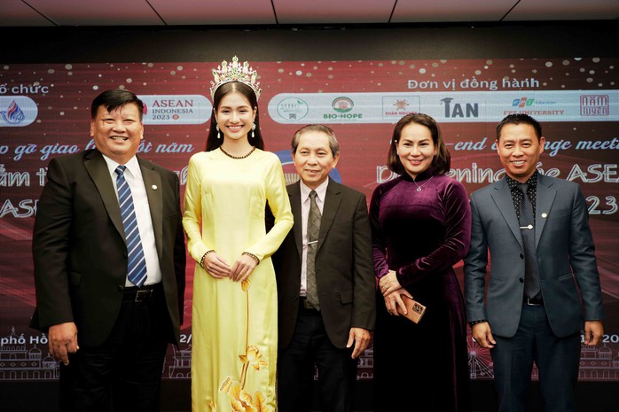 Hoa hậu Nguyễn Thanh Hà giao lưu, kết nối cùng bạn bè quốc tế tại Việt Nam - ASEAN
- Ảnh 2. Hoa hậu Nguyễn Thanh Hà giao lưu, kết nối cùng bạn bè quốc tế tại Việt Nam - ASEAN
- Ảnh 2.