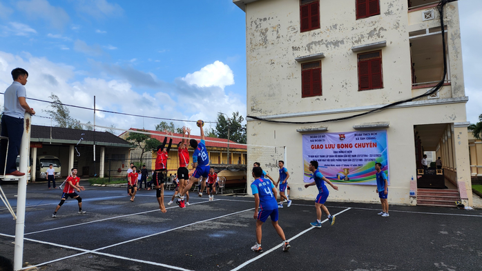 Vùng Cảnh sát biển 2 giao lưu thể thao mừng Ngày hội Quốc phòng toàn dân- Ảnh 2. Vùng Cảnh sát biển 2 giao lưu thể thao mừng Ngày hội Quốc phòng toàn dân- Ảnh 2.