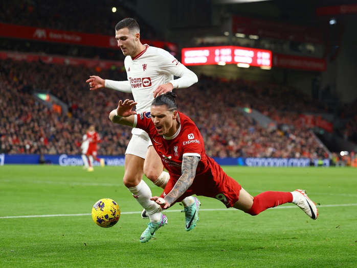 Hòa kiên cường Liverpool, Man United làm nức lòng người hâm mộ - Ảnh 8. Hòa kiên cường Liverpool, Man United làm nức lòng người hâm mộ - Ảnh 8.