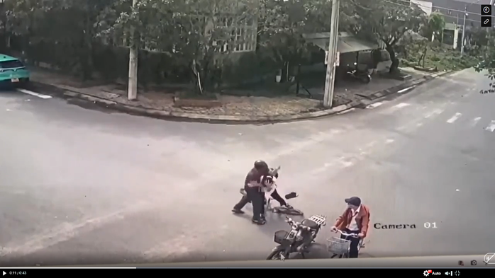 TÔI LÊN TIẾNG: Xấu hổ khi xem clip "phụ huynh đánh bạn của con"- Ảnh 1. TÔI LÊN TIẾNG: Xấu hổ khi xem clip "phụ huynh đánh bạn của con"- Ảnh 1.