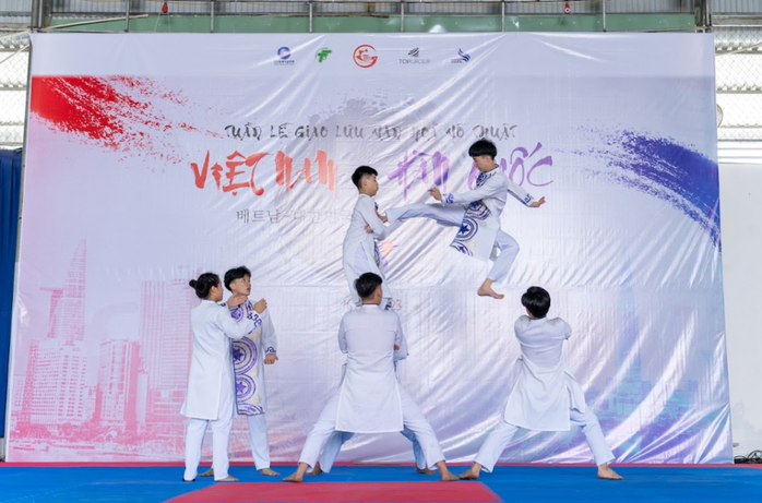 Ký kết hợp tác WoMAU - IVS: Bước tiến phát triển thể thao học đường- Ảnh 6. Ký kết hợp tác WoMAU - IVS: Bước tiến phát triển thể thao học đường- Ảnh 6.