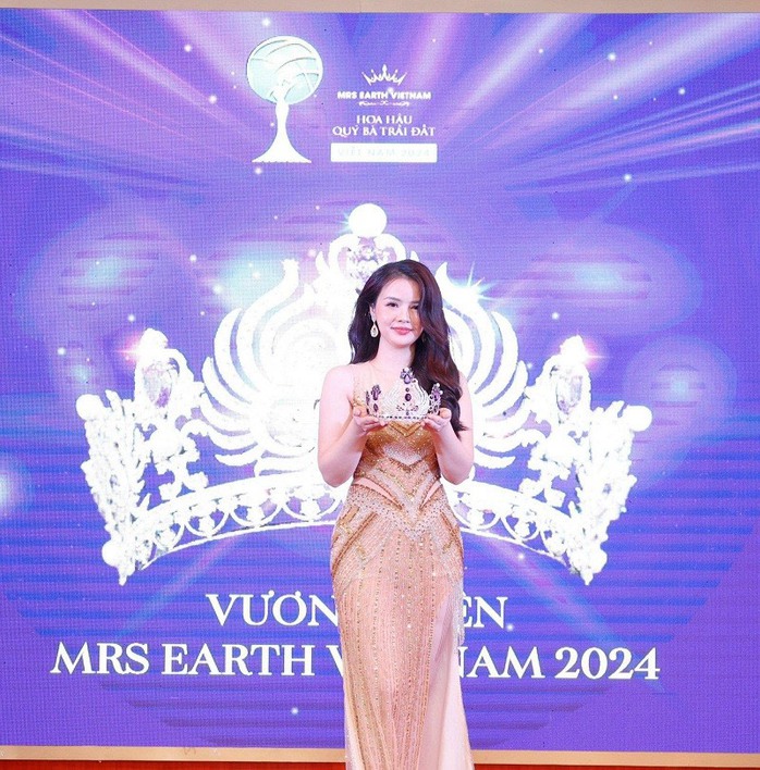 "Người đẹp dao kéo" có cơ hội giành vương miện Hoa hậu quý bà trái đất Việt Nam - Ảnh 2. "Người đẹp dao kéo" có cơ hội giành vương miện Hoa hậu quý bà trái đất Việt Nam - Ảnh 2.