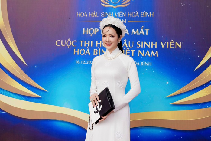 Nhan sắc hoa hậu Đền Hùng Giáng My ở tuổi 52
- Ảnh 2. Nhan sắc hoa hậu Đền Hùng Giáng My ở tuổi 52
- Ảnh 2.