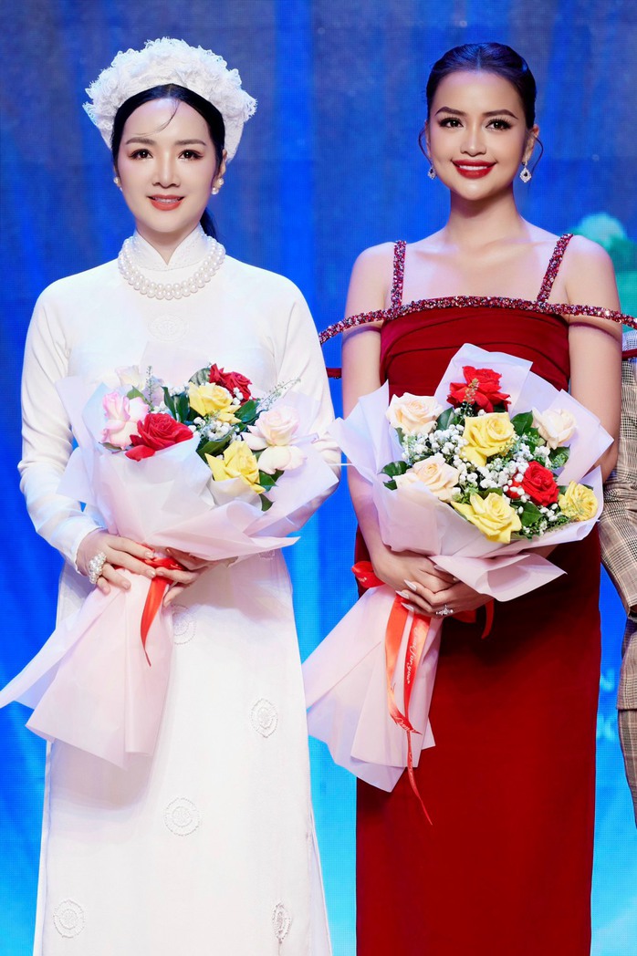 Nhan sắc hoa hậu Đền Hùng Giáng My ở tuổi 52
- Ảnh 3. Nhan sắc hoa hậu Đền Hùng Giáng My ở tuổi 52
- Ảnh 3.