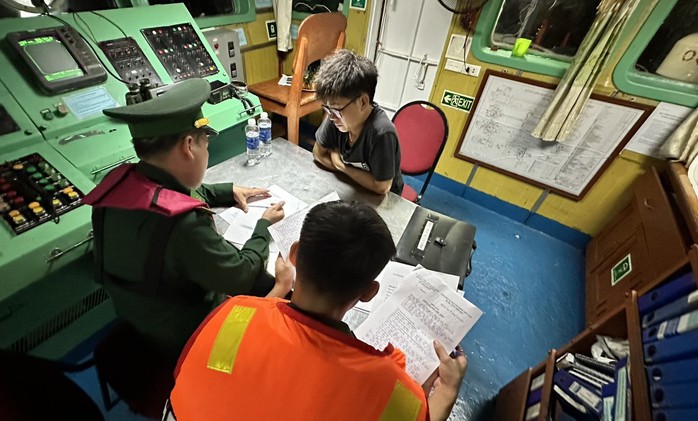 Đội đặc nhiệm biên phòng bắt giữ tàu Hải Hà 558- Ảnh 2. Đội đặc nhiệm biên phòng bắt giữ tàu Hải Hà 558- Ảnh 2.
