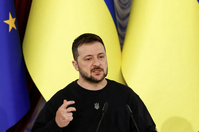 Tổng thống Ukraine quyết đi "con đường mệt mỏi"- Ảnh 1. Tổng thống Ukraine quyết đi "con đường mệt mỏi"- Ảnh 1.
