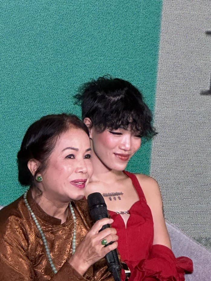 NSƯT Minh Trang xúc động trước nỗ lực của đạo diễn Catherine T. Nguyen- Ảnh 2. NSƯT Minh Trang xúc động trước nỗ lực của đạo diễn Catherine T. Nguyen- Ảnh 2.