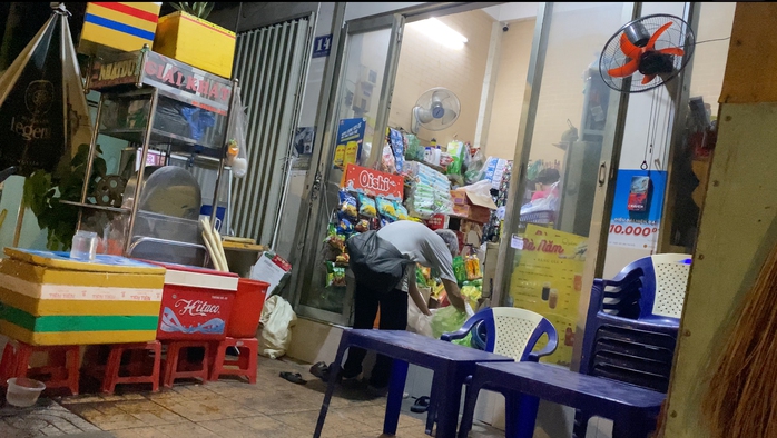 Lật tẩy chiêu trò "trục lợi tình thương" (*): Ai đang xin quà từ thiện hằng đêm?- Ảnh 3. Lật tẩy chiêu trò "trục lợi tình thương" (*): Ai đang xin quà từ thiện hằng đêm?- Ảnh 3.