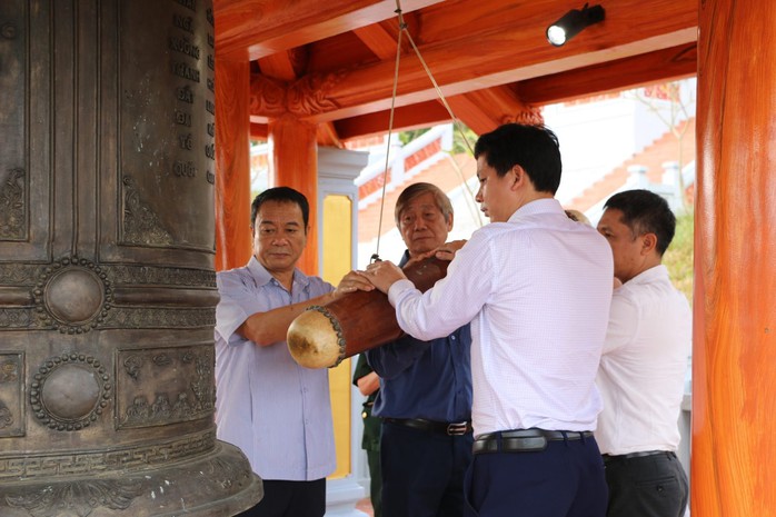 An vị tượng Chủ tịch Hồ Chí Minh tại Đền Tưởng niệm liệt sĩ Trường Sơn - Ảnh 2. An vị tượng Chủ tịch Hồ Chí Minh tại Đền Tưởng niệm liệt sĩ Trường Sơn - Ảnh 2.
