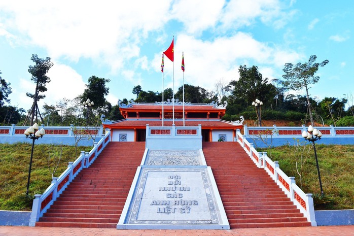 An vị tượng Chủ tịch Hồ Chí Minh tại Đền Tưởng niệm liệt sĩ Trường Sơn - Ảnh 3. An vị tượng Chủ tịch Hồ Chí Minh tại Đền Tưởng niệm liệt sĩ Trường Sơn - Ảnh 3.