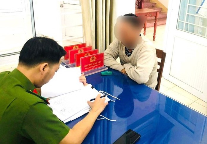 Phụ huynh đánh học sinh lớp 9 nhập viện khai "chỉ muốn cảnh cáo, răn đe"- Ảnh 1. Phụ huynh đánh học sinh lớp 9 nhập viện khai "chỉ muốn cảnh cáo, răn đe"- Ảnh 1.