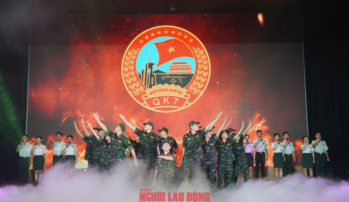 Khai mạc Liên hoan Nghệ thuật quần chúng Lực lượng vũ trang Quân khu 7- Ảnh 3. Khai mạc Liên hoan Nghệ thuật quần chúng Lực lượng vũ trang Quân khu 7- Ảnh 3.