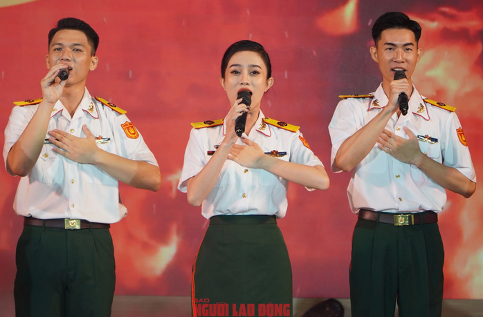 Khai mạc Liên hoan Nghệ thuật quần chúng Lực lượng vũ trang Quân khu 7- Ảnh 6. Khai mạc Liên hoan Nghệ thuật quần chúng Lực lượng vũ trang Quân khu 7- Ảnh 6.