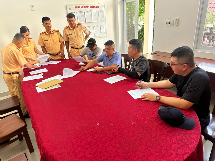 Xử phạt 10 người chạy mô tô Harley trên cầu Bình Lợi- Ảnh 1. Xử phạt 10 người chạy mô tô Harley trên cầu Bình Lợi- Ảnh 1.