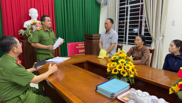 Bắt tạm giam phụ huynh chặn đường đánh học sinh nhập viện- Ảnh 1. Bắt tạm giam phụ huynh chặn đường đánh học sinh nhập viện- Ảnh 1.
