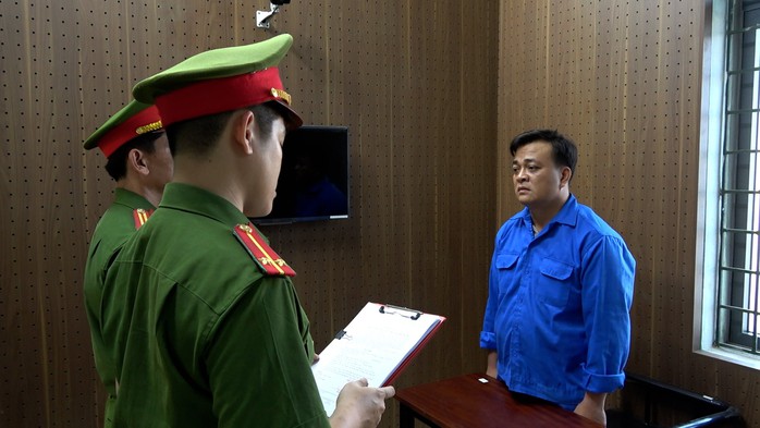 Gã thanh niên mượn hồ sơ nhà đất của nhiều người rồi mang đi bán- Ảnh 1. Nguyễn Chí Tâm bị bắt vì có hành vi mượn hồ sơ nhà đất của nhiều nạn nhân mang đi cầm cắm, mua bán.