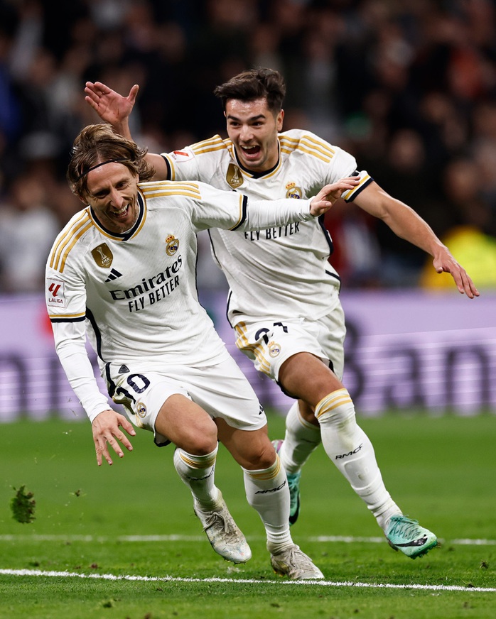 Đại thắng Villarreal, Real Madrid tạm thời vươn lên dẫn đầu La Liga- Ảnh 1. Đại thắng Villarreal, Real Madrid tạm thời vươn lên dẫn đầu La Liga- Ảnh 1.
