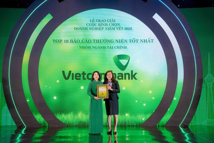 Vietcombank được bình chọn top 10 doanh nghiệp niêm yết có Báo cáo thường niên tốt nhất- Ảnh 1. Vietcombank được bình chọn top 10 doanh nghiệp niêm yết có Báo cáo thường niên tốt nhất- Ảnh 1.