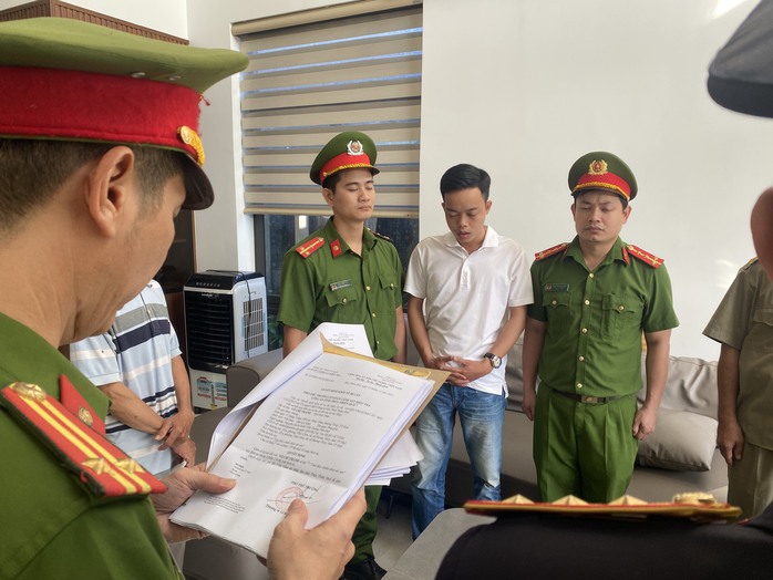 Cựu cán bộ ngân hàng bị bắt vì "thất tín" khi mượn tiền khách hàng- Ảnh 1. Võ Chí Thành - cựu cán bộ một ngân hàng bị bắt về tội lừa đảo chiếm đoạt tài sản.