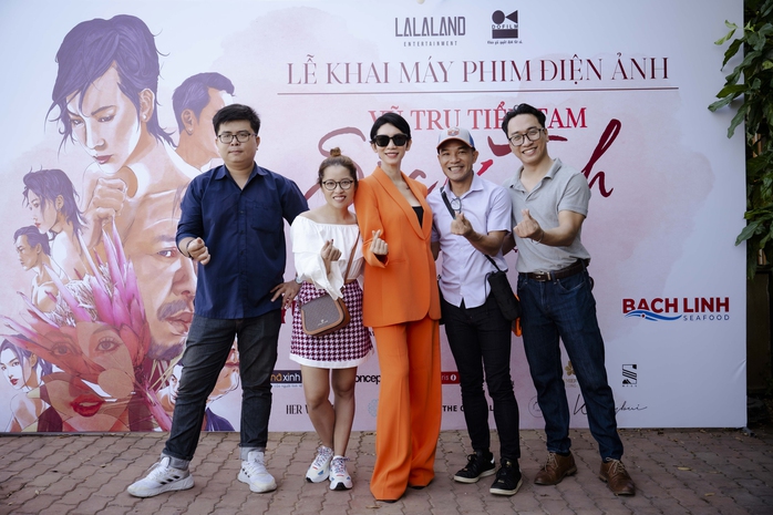 Đạo diễn Nguyễn Ngọc Lâm, Xuân Lan và tổ biên kịch Đạo diễn Nguyễn Ngọc Lâm, Xuân Lan và tổ biên kịch
