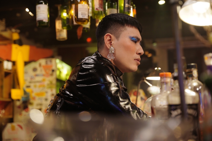 Kiều Minh Tuấn hoá drag-queen "Tôi rất cẩn trọng vì không muốn bị hiểu là đùa cợt"
- Ảnh 1. Kiều Minh Tuấn hoá drag-queen "Tôi rất cẩn trọng vì không muốn bị hiểu là đùa cợt"
- Ảnh 1.