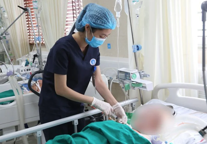 Chích máu dái tai chữa đột quỵ, người đàn ông nguy kịch- Ảnh 1. Chích máu dái tai chữa đột quỵ, người đàn ông nguy kịch- Ảnh 1.
