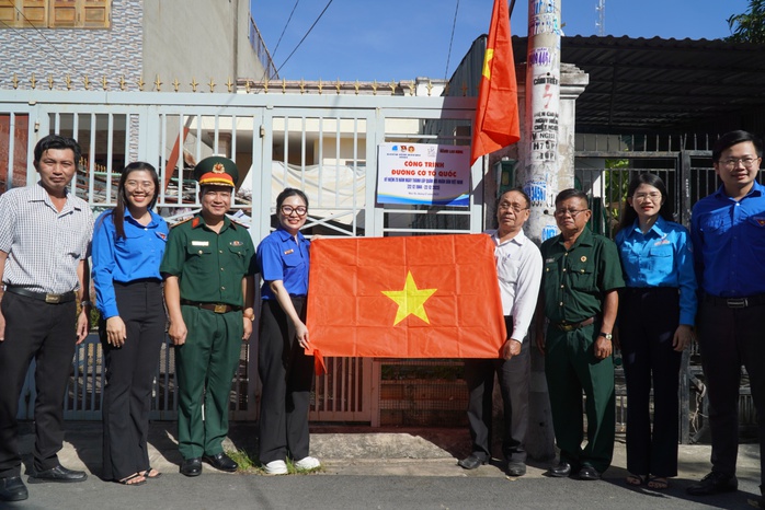 Đường cờ Tổ quốc góp xây dựng nông thôn mới- Ảnh 2. Đường cờ Tổ quốc góp xây dựng nông thôn mới- Ảnh 2.