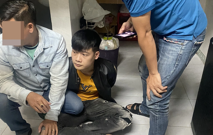 Bắt nghi phạm cướp của phụ nữ, bắt nạn nhân chụp ảnh khỏa thân- Ảnh 1. Bắt nghi phạm cướp của phụ nữ, bắt nạn nhân chụp ảnh khỏa thân- Ảnh 1.