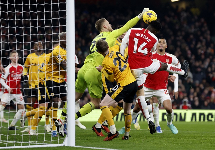 Thắng khó Wolverhampton ở Emirates, Arsenal vững ngôi đầu Ngoại hạng- Ảnh 4. Thắng khó Wolverhampton ở Emirates, Arsenal vững ngôi đầu Ngoại hạng- Ảnh 4.
