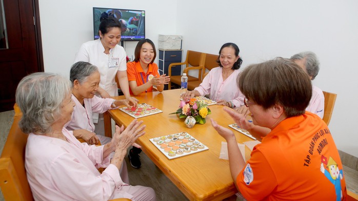 Huế có dịch vụ "già đi" trong yêu thương- Ảnh 1. Huế có dịch vụ "già đi" trong yêu thương- Ảnh 1.