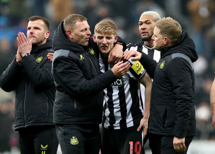 Vùi dập Man United ở St.James' Park, Newcastle áp sát Top 4 Ngoại hạng- Ảnh 5.