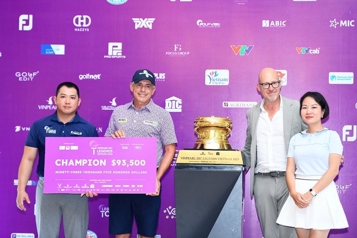 Golfer Adilson da Silva vô địch Vinpearl DIC Legends Việt Nam 2023- Ảnh 7. Golfer Adilson da Silva vô địch Vinpearl DIC Legends Việt Nam 2023- Ảnh 7.