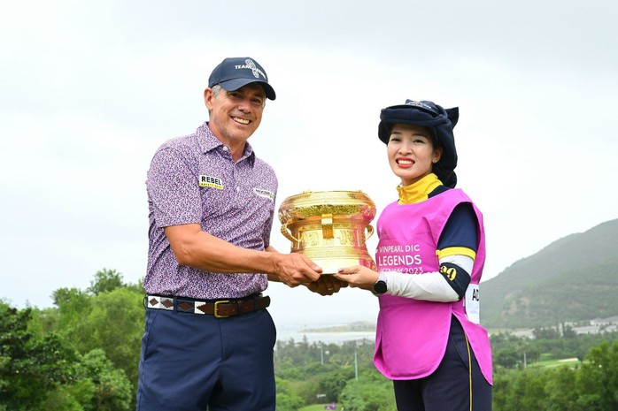Golfer Adilson da Silva vô địch Vinpearl DIC Legends Việt Nam 2023- Ảnh 8. Golfer Adilson da Silva vô địch Vinpearl DIC Legends Việt Nam 2023- Ảnh 8.