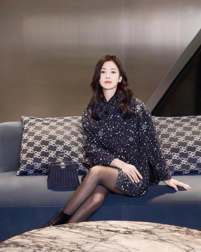 Song Hye Kyo khoe nhan sắc “sang xịn” dù đã U40- Ảnh 1. Song Hye Kyo khoe nhan sắc “sang xịn” dù đã U40- Ảnh 1.