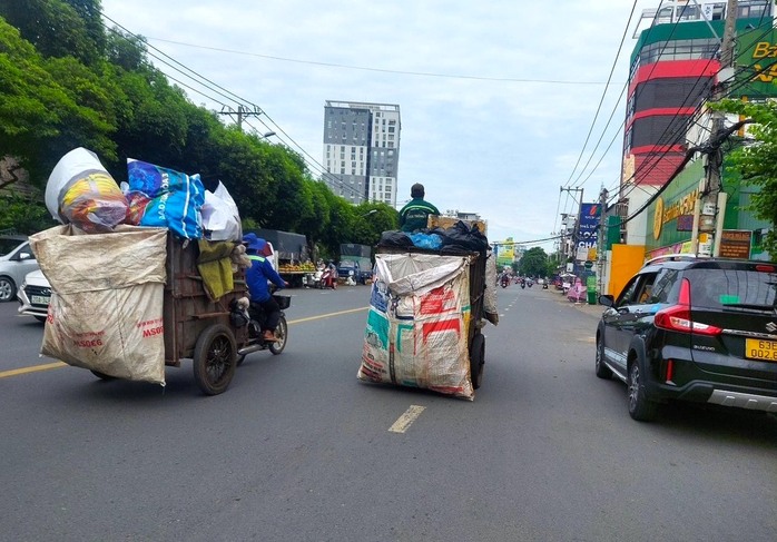 TP HCM còn 35 tổ, đường dây thu gom rác dân lập- Ảnh 1. TP HCM còn 35 tổ, đường dây thu gom rác dân lập- Ảnh 1.