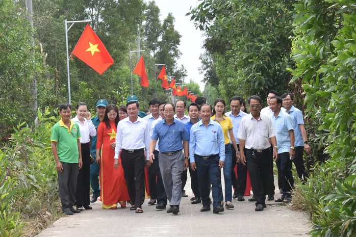 Đường cờ Tổ quốc rực sáng đường tuần tra biên giới Việt Nam – Campuchia- Ảnh 5. Đường cờ Tổ quốc rực sáng đường tuần tra biên giới Việt Nam – Campuchia- Ảnh 5.