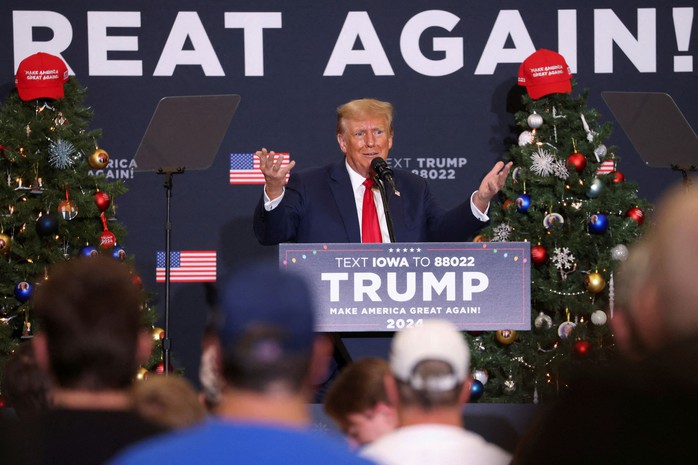 Ông Donald Trump phát biểu tại cuộc vận động tranh cử ở TP Waterloo, bang Iowa - Mỹ ngày 19-12 Ảnh: REUTERS Ông Donald Trump phát biểu tại cuộc vận động tranh cử ở TP Waterloo, bang Iowa - Mỹ ngày 19-12 Ảnh: REUTERS