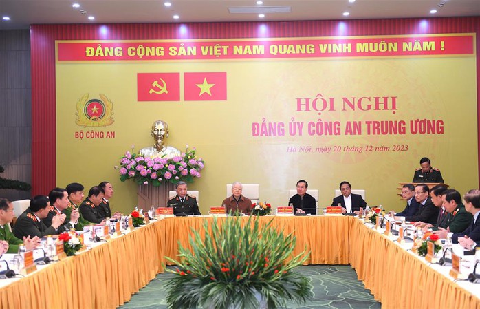 Tổng Bí thư Nguyễn Phú Trọng: Xử lý thật nghiêm cán bộ, đảng viên suy thoái- Ảnh 2. Tổng Bí thư Nguyễn Phú Trọng: Xử lý thật nghiêm cán bộ, đảng viên suy thoái- Ảnh 2.